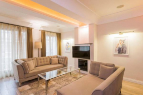 WONDER HOMES - Ultra-Modern Flat, 3 BR & 1 min to Taksim Square